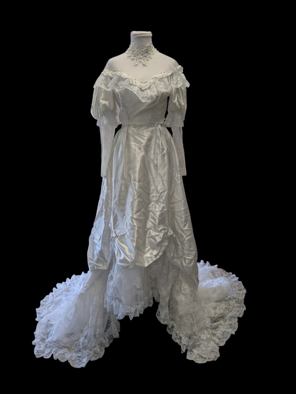 Vintage 80s Lace-Trim White Bridal Gown with Train Romantic Victorian Prairie